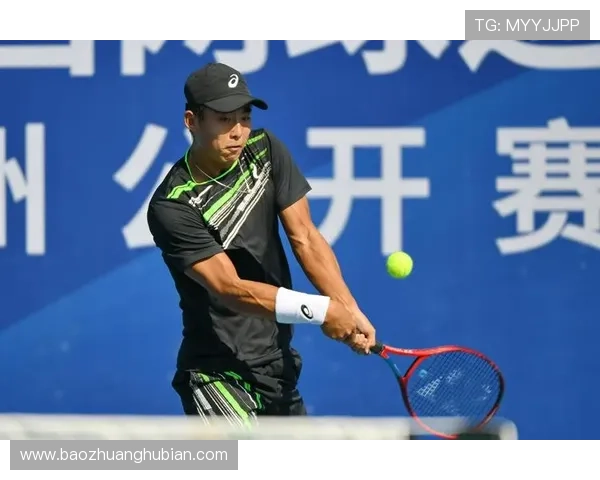 网球赛场周意鏖战三盘终憾负对手遗憾无缘晋级男单第二轮本届赛事